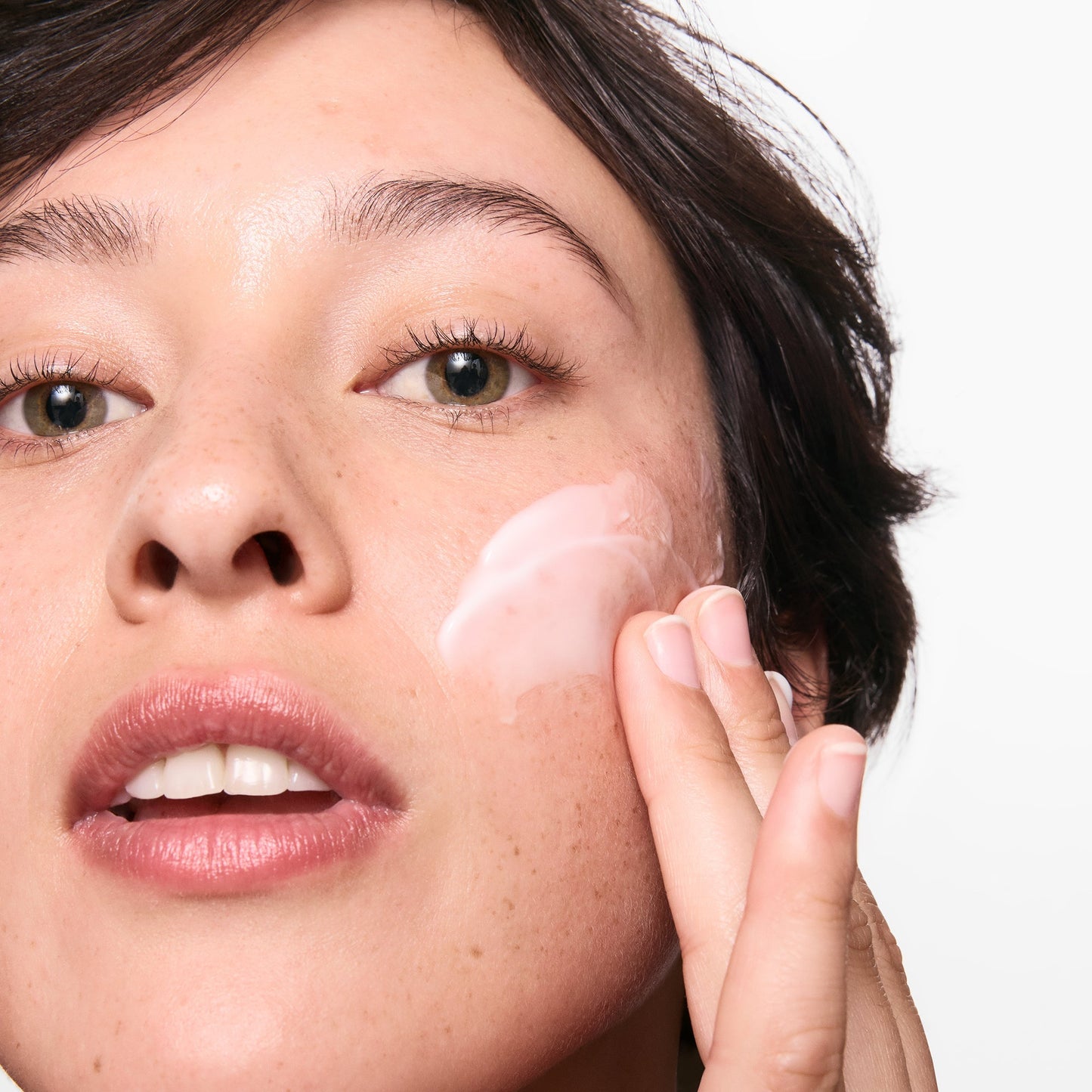 hydrating-cleanser-and-oil-free-moisturizer-duo-i1 01_LYDIA_12_APPLICATION_OMEGA_SUPERSIZE_036_1_8483aad9-c9a3-46f0-b735-539c739306ac.jpg