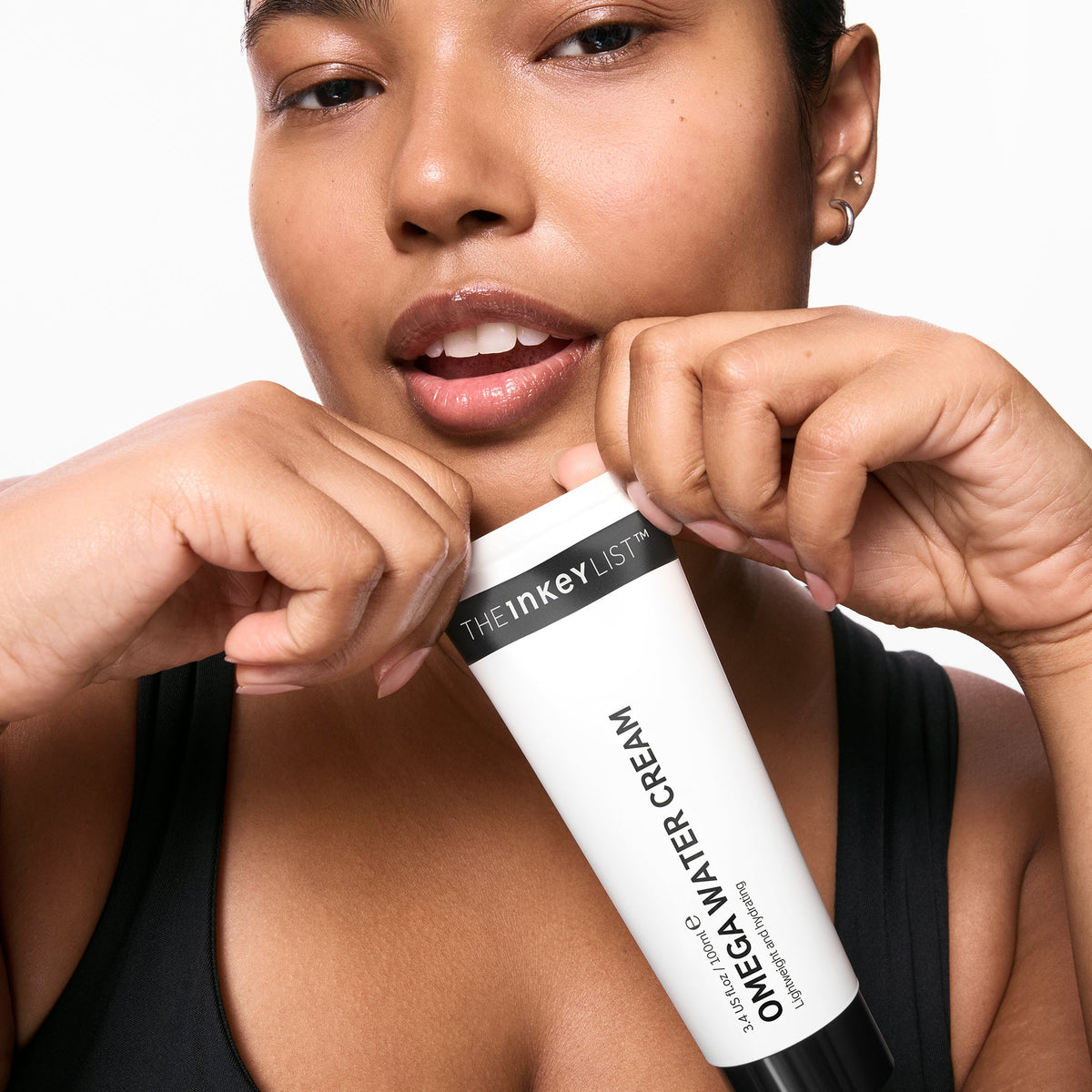 supersize-omega-water-cream-duo-l6 03_KAFFYA_07_HOLDING_OMEGA_SUPERSIZE_001.jpg