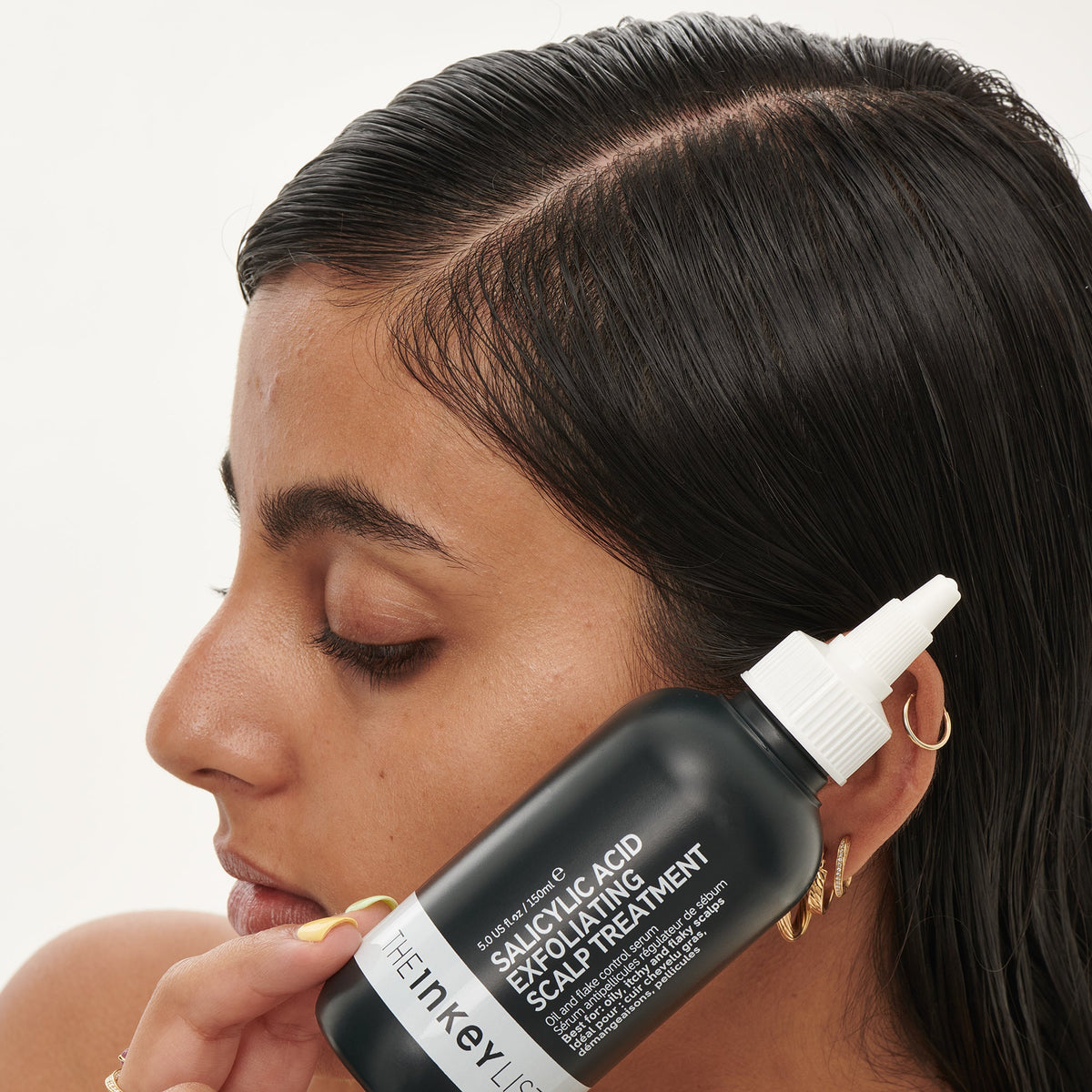 clean-and-healthy-scalp-duo-c1 SallyHAIR_ModelLifestyle_2e55b949-fa6c-43b1-8dc6-497be78c74bb.jpg